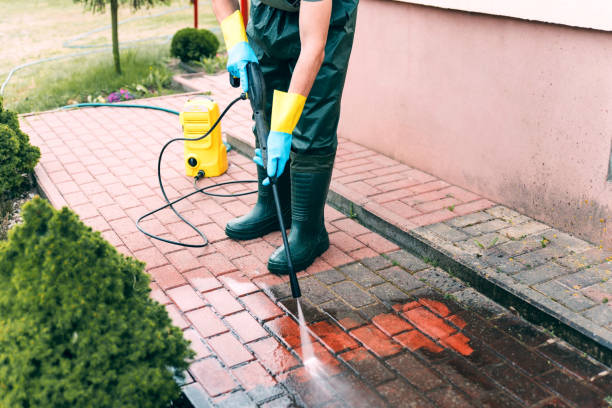 Best Pool Deck Cleaning  in Lamont, CA